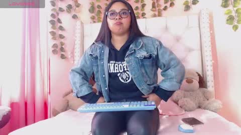 Snapshot of pamelaa01_ chatting on 10-23-25, 09:24 PAMELA online show from 10-23-25, 09:24