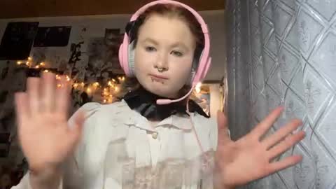 I am Lillary ntmu online show from 06-18-26, 08:24