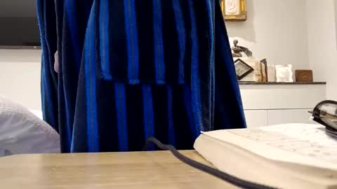 Snapshot of panda320 chatting on 09-10-25, 07:58 panda320 online show from 09-10-25, 07:58