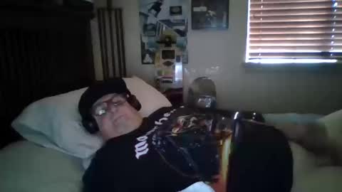 panos online show from 10-16-25, 02:29