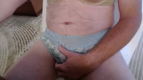 Snapshot of panties17 chatting on 11-02-25, 11:18 Europa1974 online show from 11-02-25, 11:18