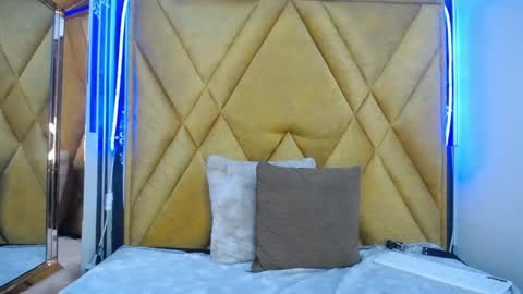 Paola Lyon online show from 02-04-25, 10:34