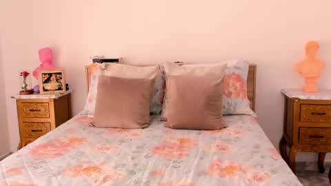 Paola   online show from 01-02-25, 02:35