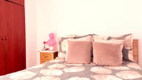 Paola   online show from 02-10-25, 01:55