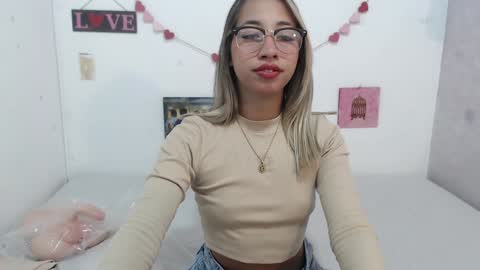 Snapshot of paolabotero chatting on 01-14-25, 11:53 Paola online show from 01-14-25, 11:53