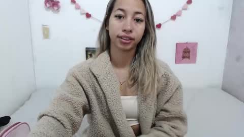 Snapshot of paolabotero chatting on 03-07-25, 12:01 Paola online show from 03-07-25, 12:01