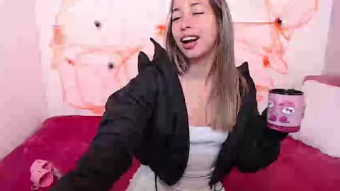 Snapshot of paolabotero chatting on 10-15-25, 12:27 Paola online show from 10-15-25, 12:27