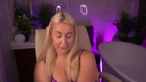 Lia online show from 05-06-26, 02:22