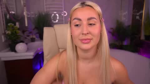 Lia online show from 05-15-26, 01:18