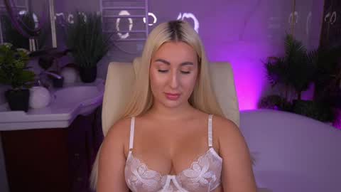 Lia online show from 05-30-26, 01:41