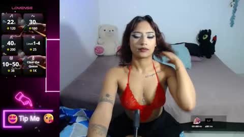 papi_mami_live_ online show from 10-15-25, 05:18
