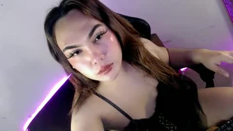Fina Dwarf online show from 06-18-26, 11:58