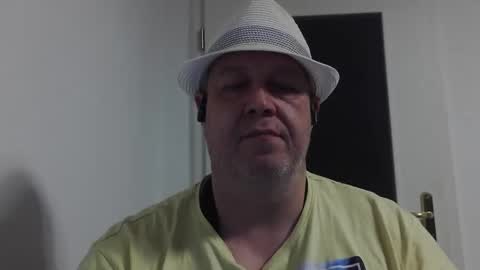 Snapshot of para3214 chatting on 11-17-25, 03:29 para3214 online show from 11-17-25, 03:29