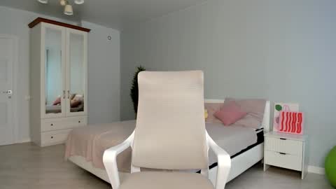 Snapshot of paradi_se chatting on 11-12-25, 08:37 Melena online show from 11-12-25, 08:37