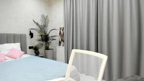 Snapshot of paradi_se chatting on 12-21-25, 08:32 Melena online show from 12-21-25, 08:32