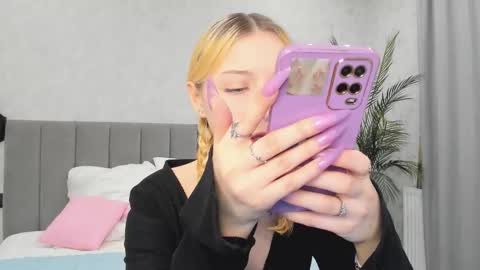 Snapshot of paradi_se chatting on 01-11-26, 08:30 Melena online show from 01-11-26, 08:30