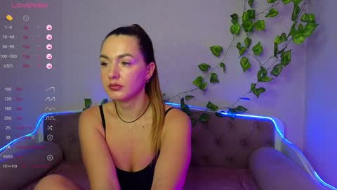 Snapshot of paradisepleasure_ chatting on 12-04-24, 07:06 Allie  Alex Thumbs up if you like us online show from 12-04-24, 07:06