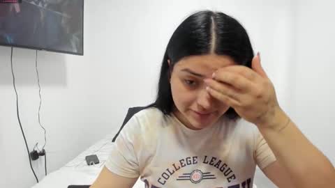 pareja_curiosa19 online show from 11-01-25, 08:00