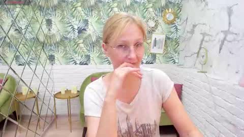 Snapshot of paris_cherry chatting on 09-16-25, 08:32 Paris online show from 09-16-25, 08:32