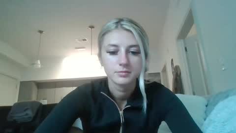 parisbaby2000 online show from 09-25-25, 06:00