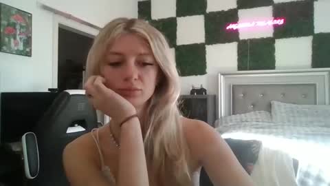 parisbaby2000 online show from 03-10-26, 02:22