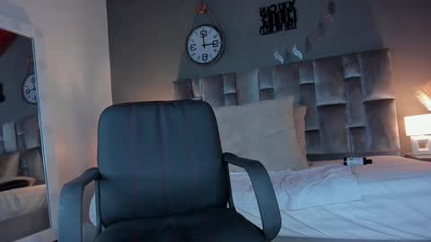 PARIS online show from 02-05-25, 10:44