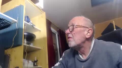 pascal88881 online show from 12-28-24, 12:04