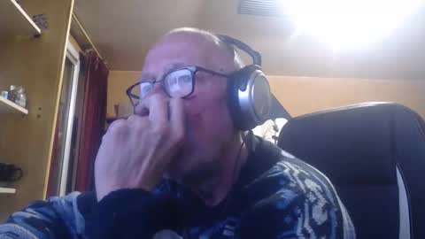 pascal88881 online show from 12-18-25, 02:06