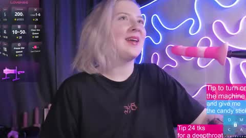 Snapshot of passion_luna chatting on 10-20-25, 01:39 LunaAlan online show from 10-20-25, 01:39