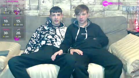Snapshot of passionate_bonds chatting on 05-03-26, 03:34 Max tall dark-haired guy with tattoos and Phil blond-haired online show from 05-03-26, 03:34