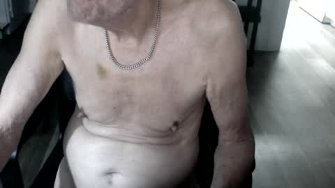 Snapshot of pastelito76 chatting on 07-22-26, 02:42 Bob online show from 07-22-26, 02:42