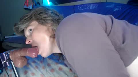 Snapshot of patchoulisquirtzz69 chatting on 10-27-25, 01:42 Patchoulisquirtz online show from 10-27-25, 01:42