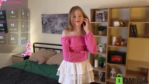 Vicki online show from 12-04-25, 08:23