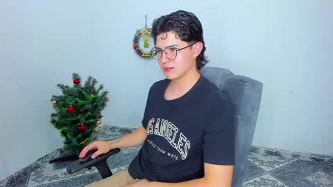 Snapshot of patrik027 chatting on 12-20-24, 07:39 .... online show from 12-20-24, 07:39