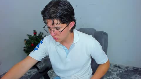 Snapshot of patrik027 chatting on 12-21-24, 02:26 .... online show from 12-21-24, 02:26