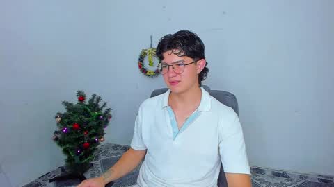 Snapshot of patrik027 chatting on 12-22-24, 12:07 .... online show from 12-22-24, 12:07