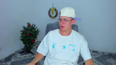 Snapshot of patrik027 chatting on 01-07-25, 12:55 .... online show from 01-07-25, 12:55