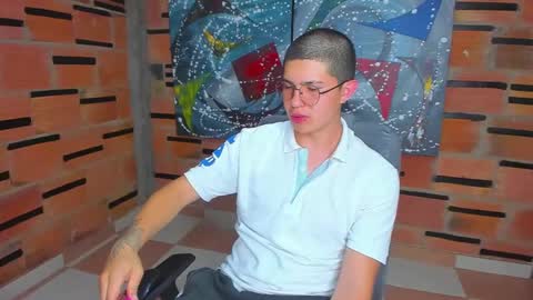 Snapshot of patrik027 chatting on 01-17-25, 07:27 .... online show from 01-17-25, 07:27