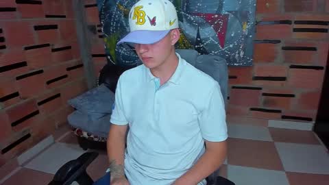 Snapshot of patrik027 chatting on 02-01-25, 07:02 .... online show from 02-01-25, 07:02
