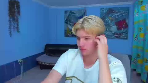 Snapshot of patrik027 chatting on 10-18-25, 06:30 .... online show from 10-18-25, 06:30