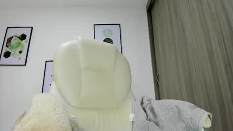 Snapshot of patyy_37 chatting on 06-25-26, 02:43 Paty online show from 06-25-26, 02:43
