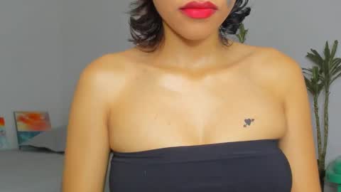 Snapshot of pau_heart chatting on 01-19-25, 10:28 Paulina        online show from 01-19-25, 10:28