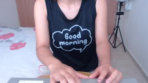 Snapshot of pau_heart chatting on 03-01-25, 09:48 Paulina        online show from 03-01-25, 09:48