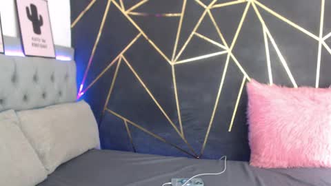 Snapshot of pau_torres_ chatting on 04-24-26, 01:24 paulina online show from 04-24-26, 01:24