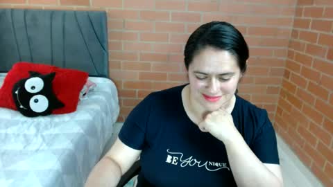 Snapshot of paula__117 chatting on 06-25-26, 09:41 paula__117 online show from 06-25-26, 09:41