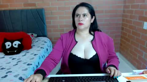 Snapshot of paula__117 chatting on 07-08-26, 07:18 paula__117 online show from 07-08-26, 07:18
