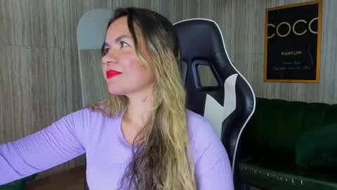 Snapshot of paula_lorens_t chatting on 11-14-25, 04:00 paula online show from 11-14-25, 04:00