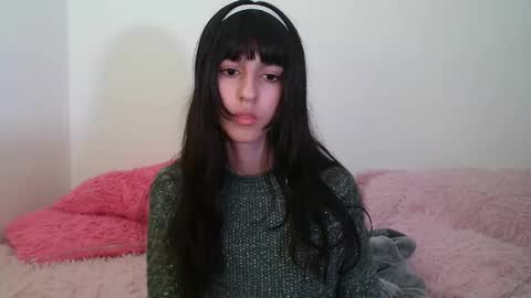 Snapshot of paulainblue chatting on 02-15-25, 06:12   online show from 02-15-25, 06:12