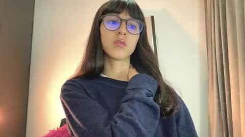 Snapshot of paulainblue chatting on 06-11-26, 02:53 online show from 06-11-26, 02:53