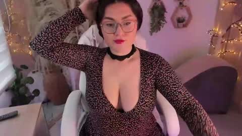 Estefania online show from 11-22-25, 02:05